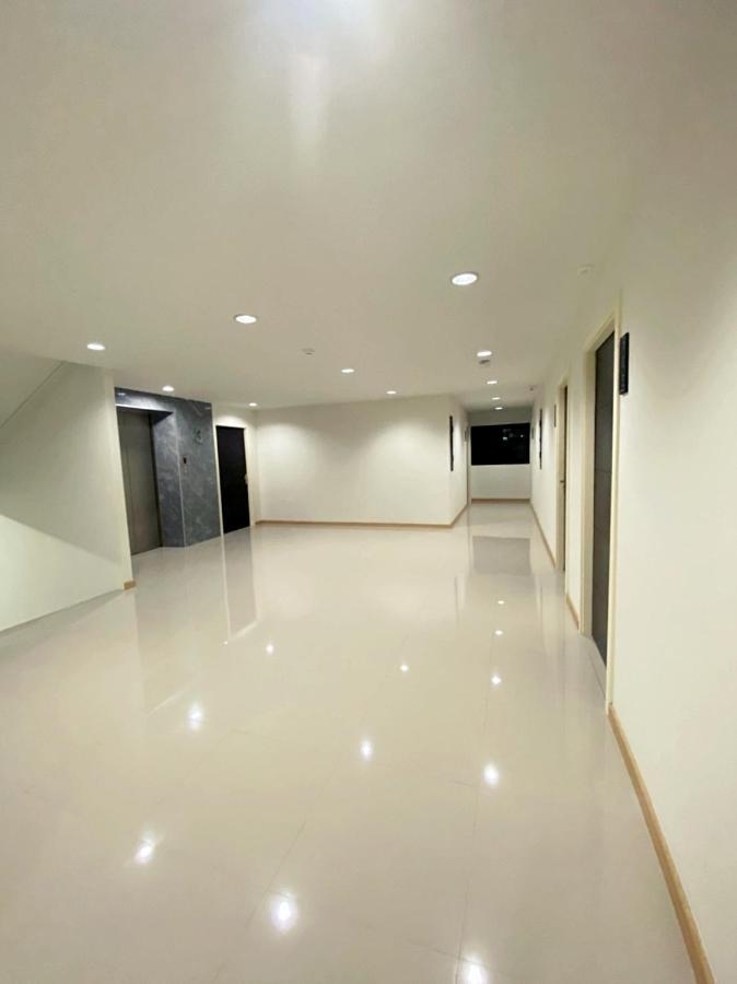 Re Riva Apartment Банкок Екстериор снимка