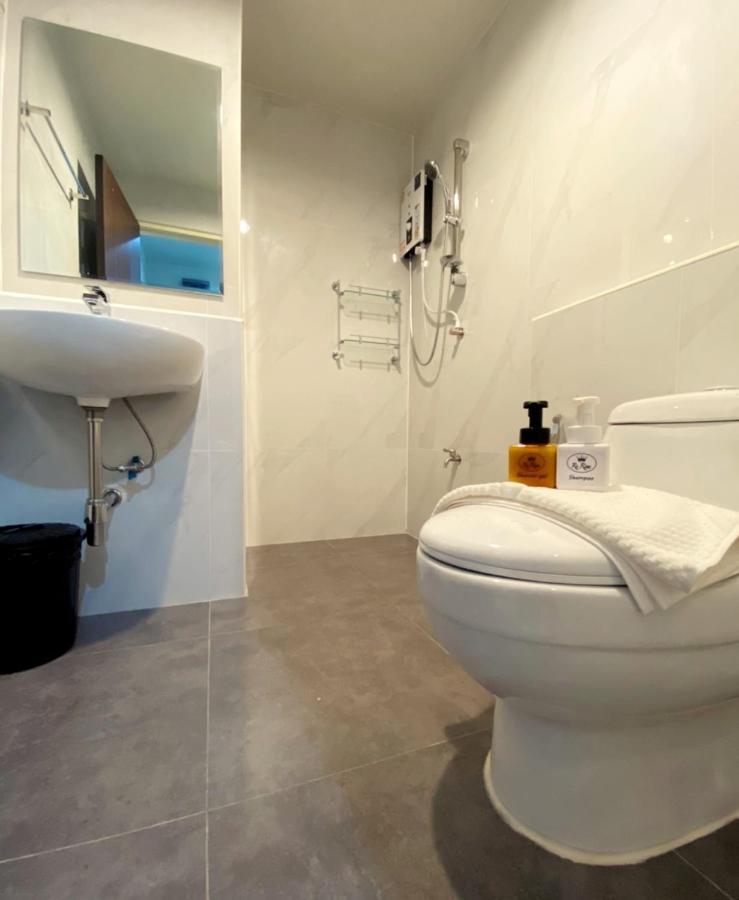 Re Riva Apartment Банкок Екстериор снимка