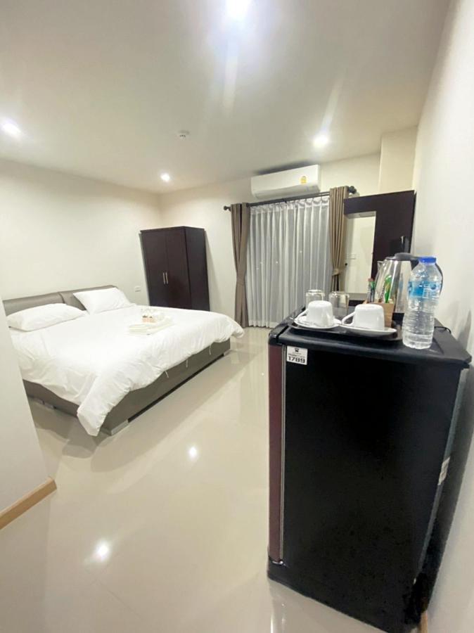 Re Riva Apartment Банкок Екстериор снимка