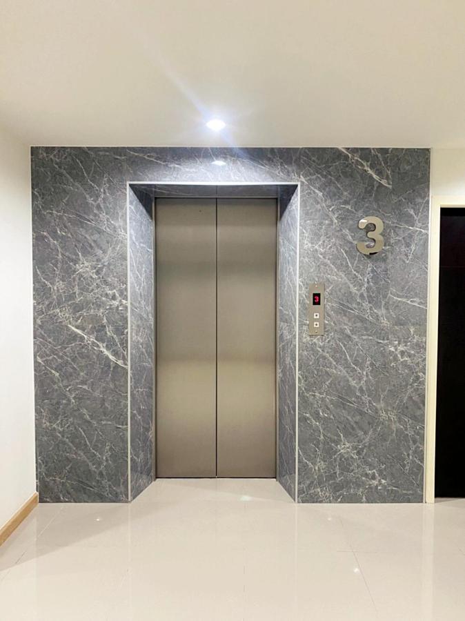 Re Riva Apartment Банкок Екстериор снимка